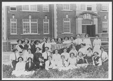 Class of 1916 posed in front of original Austin Building