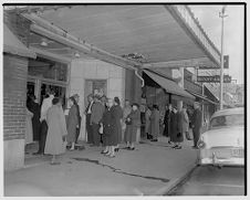 Early dollar day shoppers