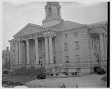 Snow at courthouse