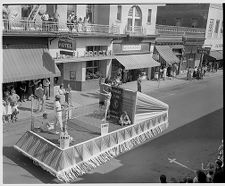 Kiwanis float