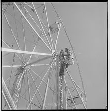 Assembling ferris wheel