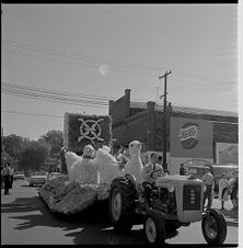 Tractor pulling float