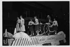 Bethel cheerleaders on float