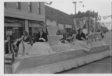 Tri County Feed float