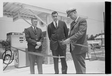 Car wash ribbon cutting