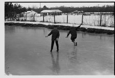 Children ice skating 