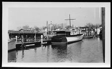 Small boat.  "Star Light.  New Bern, NC" tied to dock.  Stern view