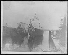 No. 12 Portside Bow View of BYMS 40 After launching. Contract Nos. DA- Nobs 504 UK 8894 Barbour boat Works, New Bern, NC