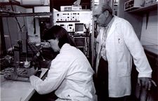 Mumtaz Dinno in lab