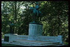 Monument. Color photo.