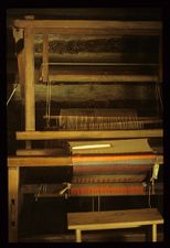 Loom. Color photo. 