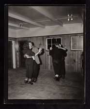 USS Saratoga crew on a ski trip