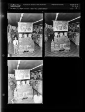 Lipton Tea Advertisement in Grocery Store (3 Negatives) (May 3, 1954) [Sleeve 4, Folder a, Box 4]