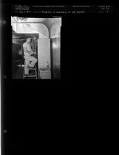 Installing air conditioning at city hospital (1 Negative) (July 1, 1954) [Sleeve 2, Folder d, Box 4]