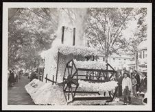 Photograph of Theta Chi homecoming parade float